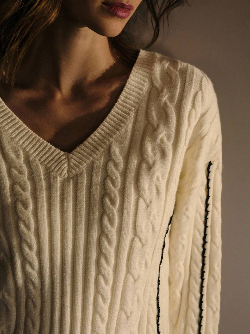ELEGANT CONTRAST TRIM V-NECK SWEATER, VINTAGE STYLE, AUTUMN/WINTER