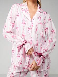 MISSGUIDED 蝴蝶结印花睡衣套装长袖纽扣上衣搭配荷叶边下摆裤子睡衣 - 粉色 - 查看 3