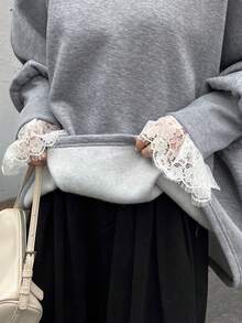 FRIFUL 女式纯色花卉拼接蕾丝圆领插肩袖宽松休闲套头衫，秋冬 - 灰色 - 查看 4