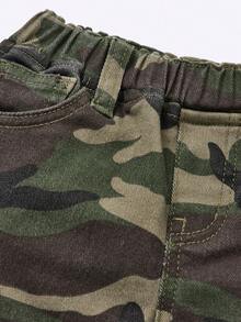 SHEIN Pantalones vaqueros casuales con cintura elástica y bolsillos con estampado de camuflaje para niño