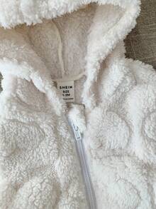 SHEIN 新生女婴厚羊毛连帽夹克，带有可爱的心形图案，秋冬