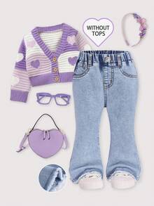 SHEIN Explorewe 1 pieza Jeans de pierna acampanada con cintura elástica para niña, estilo casual, lindo y dulce para fiestas, vacaciones y campo. Tela de mezclilla elástica y cómoda de color azul medio lavado. Diseño de cintura elástica y pierna acampanada, adecuado para uso diario, ya sea jugando en casa o saliendo, mantiene al niño cómodo y con estilo. - Lavado ligero - Ver 1