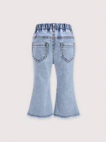SHEIN Explorewe 1 pieza Jeans de pierna acampanada con cintura elástica para niña, estilo casual, lindo y dulce para fiestas, vacaciones y campo. Tela de mezclilla elástica y cómoda de color azul medio lavado. Diseño de cintura elástica y pierna acampanada, adecuado para uso diario, ya sea jugando en casa o saliendo, mantiene al niño cómodo y con estilo. - Lavado ligero - Ver 2