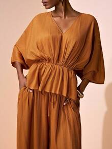 Zivah 2025夏初秋新款节日圣帕特里克节,西部风,游牧风,参加生日派对,毕业季,学院风,日常出游,基础款,百搭款,休闲度假,邮轮旅行,沙滩海边,晒太阳,流行街头风,休闲优雅通勤V领蝙蝠袖宽松荷叶边下摆上衣+宽松超长裤,橙红色褶皱亮丝面料女两件套-A - 亮橙色 - 查看 3