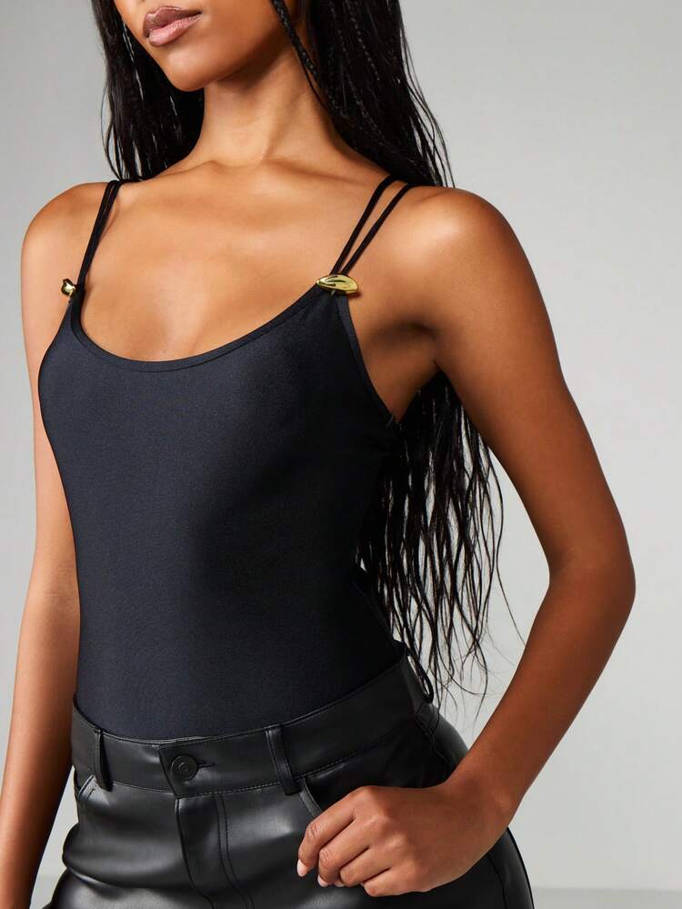 MISSGUIDED スクープネックダブルストラップボディスーツ