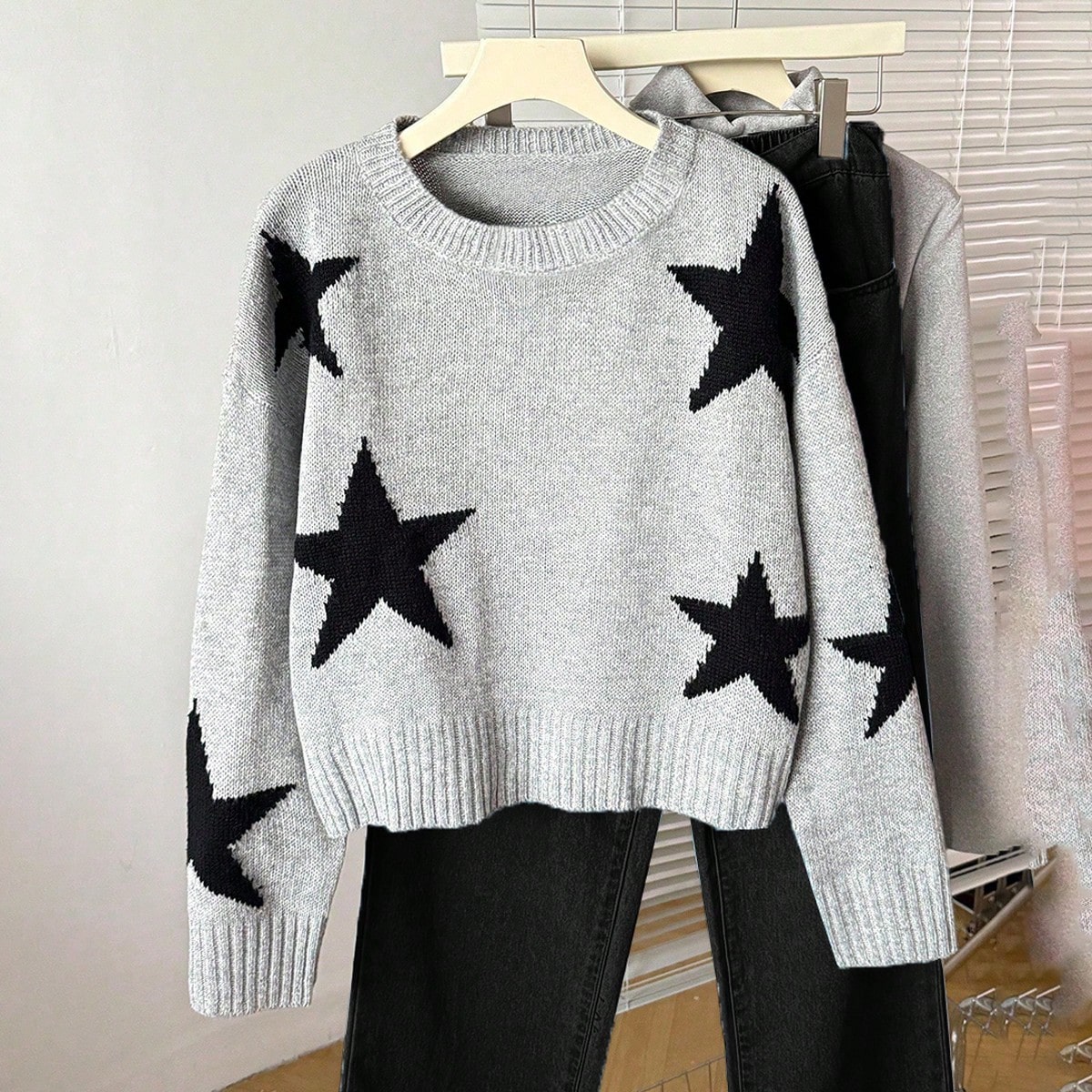 Suéter gris con estampado de estrellas versátil y casual para adolescentes, sudadera con estrellas, suéteres para adolescentes, suéter gris, suét