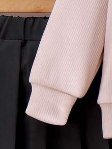 SHEIN Genkimix Kids 2pcs/Set Young Girl Casual Cute Knit Sweatshirt Set, Long Sleeve Bow Top & Black Pleated Skirt, Suitable For Holiday, Autumn