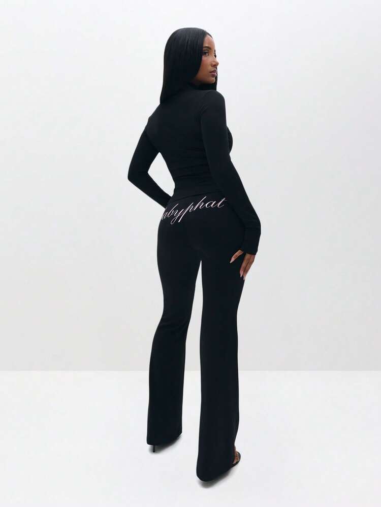 BABYPHAT 캐주얼한 일상복을 위한 자수 스크립트와 지퍼 디테일이 있는 풀온 플레어 레깅스