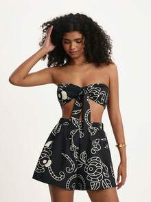 CAJUNI Women's Floral Print Twist Front Sleeveless Crop Top, Vacation Outfits Woman, Cut Out Bandeau Top - Black - View 7