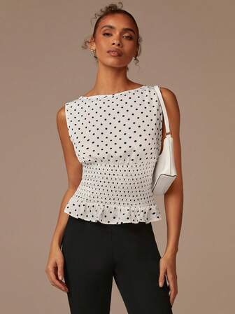 Athîral Damlinne med båtringning, ärmlös volang och trendigt volangfåll