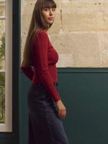 lacRébo Rust Knit Top With Deep V-Neckline Adorned With A Gold Ring And Fitted Long Sleeves, Chic Autumn-Winter Red Long Sleeve Top Wine Red Top Red Top Women Knit Top Women Dark Red Top Christmas New Year Top