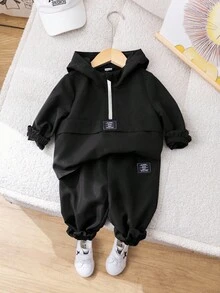 SHEIN 2件組男嬰黑色裝飾針織連帽套頭上衣與彈性腰長褲套裝，休閒運動穿搭，黑白配色，適合秋季與海灘 - 黑色 - 查看 3