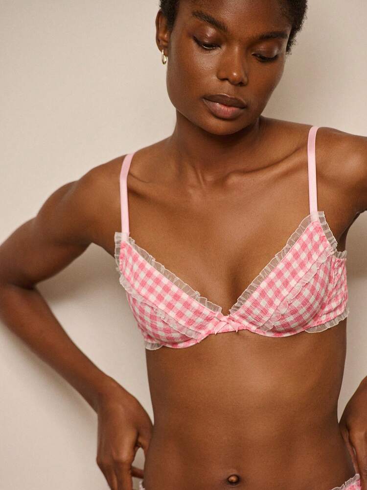 Conjunto de Lingerie Xadrez Rosa com Babados de Renda e Detalhe de Laço, Estilo Vintage