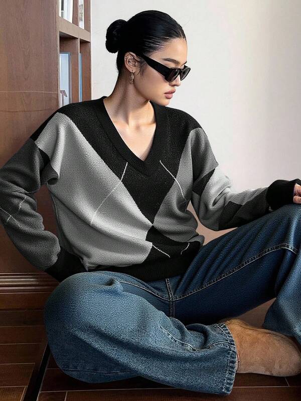 Dazy Plus Fashionable Color Block V-Neck Diamond Pattern Loose Plus Size Pullover Sweater For Women, Autumn/Winter