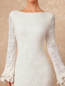 Lumalex 春夏船领喇叭袖修身荷叶边连衣裙，尽显奢华新年新风尚，低调奢华，适合舞会、聚会、宴会、晚宴、节日派对、锐舞派对、音乐节、郊游、度假、户外派对、婚礼季、宰牲节、新年派对等各种场合。这款连衣裙完美契合夏季春假旅行、邮轮、海滩周末度假、派对、约会之夜、婚礼、舞会、宴会、生日、嘉年华、节日及其他节日活动。它融合了新少女风、波西米亚休闲风、低调奢华风、商务时尚风和轻松度假风，层次丰富的闪亮元素更添优雅气质，是奢华舞会、招待会、宴会、婚礼、锐舞派对、节日聚会、假日聚会和户外晚间活动的理想之选，无论何时需要精致而引人注目的派对造型，它都能完美胜任。 - 白色 - 查看 7