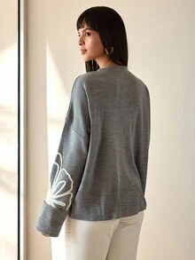 CLARA VERO 女士休闲刺绣撞色圆领落肩宽松套头毛衣 - 灰色 - 查看 2