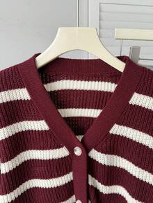 SHEIN 少女款酒红色和白色条纹纽扣V领宽松休闲条纹毛衣开衫 - 紅色 - 查看 4