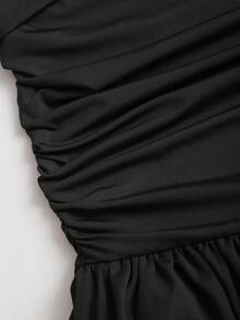 Sweetra فستان قصير أنيق للنساء مع تصميم كتف مائل وخصر ضيق وذيل متسع، مصنوع من قماش الدانتيل والرقعة، مناسب للارتداء اليومي والخروج - الأسود - مشاهدة 6