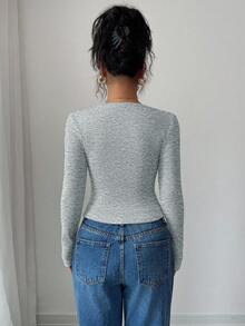 Selianne Camiseta de manga larga con cuello oblicuo plisado, de unicolor y textura cepillada, ajuste slim, casual para otoño/invierno - Gris - Ver 2