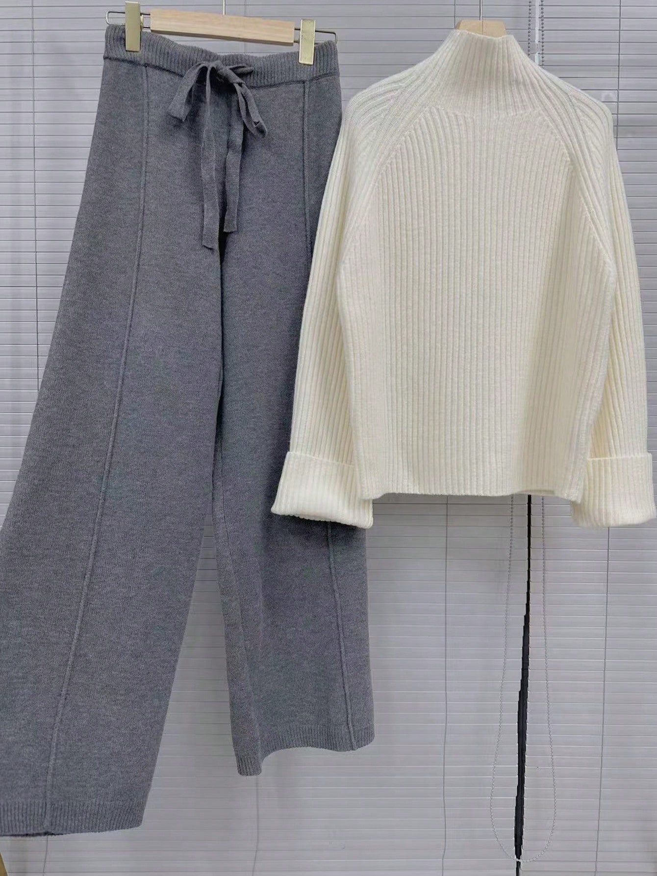 مجموعة كنزة صوفية محبوكة بتصميم كشكش قطعتين للنساء...