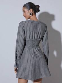 COSMINA Vestido corto de manga larga con cuello en V profundo, botones delanteros y estampado de rayas para mujer - Multicolor - Ver 2