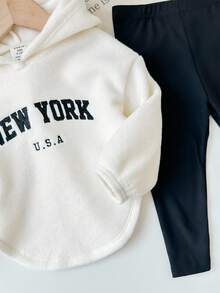 女婴可爱字母刺绣羊毛连帽不对称上衣和松紧腰黑色裤子套装，秋冬