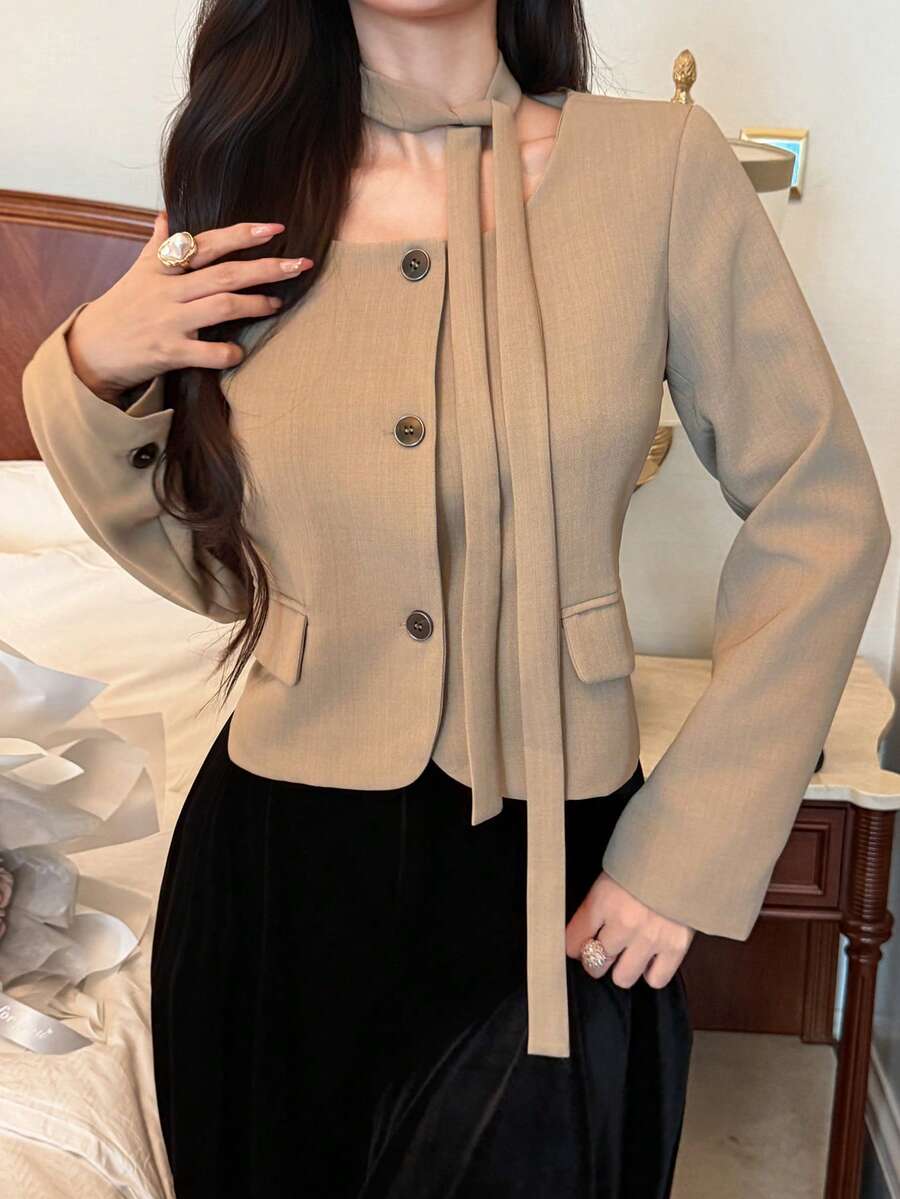 DAZY Chaqueta corta con decoración de botones y lazo para mujer - Caqui - Ver 1