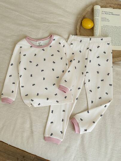 SHEIN 2 件套少女舒适贴身蝴蝶装饰圆领长袖 T 恤和紧身裤柔软睡衣套装