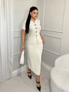 SHEIN SXY 新款复古通勤商务个性金属纽扣修身半身裙和毛衣两件套女装，初秋 - 米色 - 查看 6
