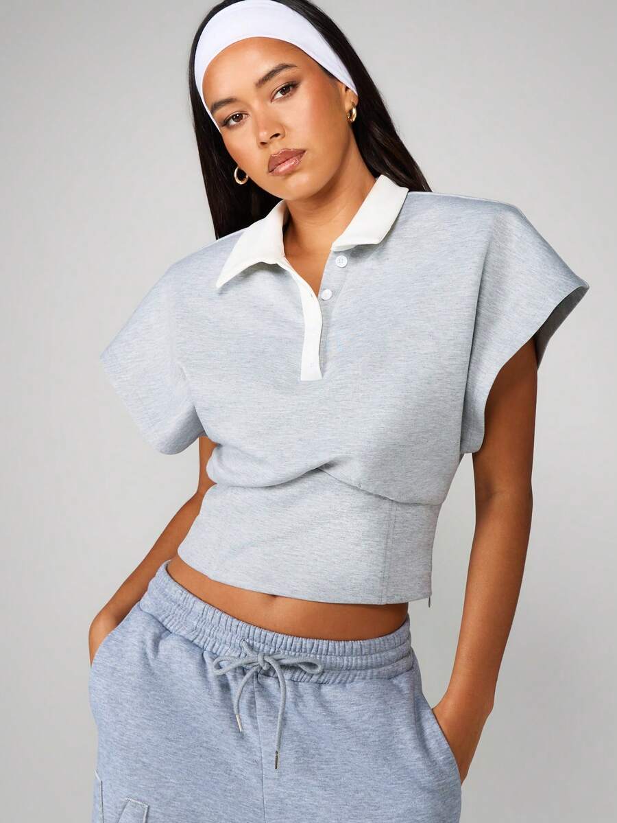 MISSGUIDED Polo de cintura ceñida con cuello blanco y botones, de estilo corto de manga corta para uso casual