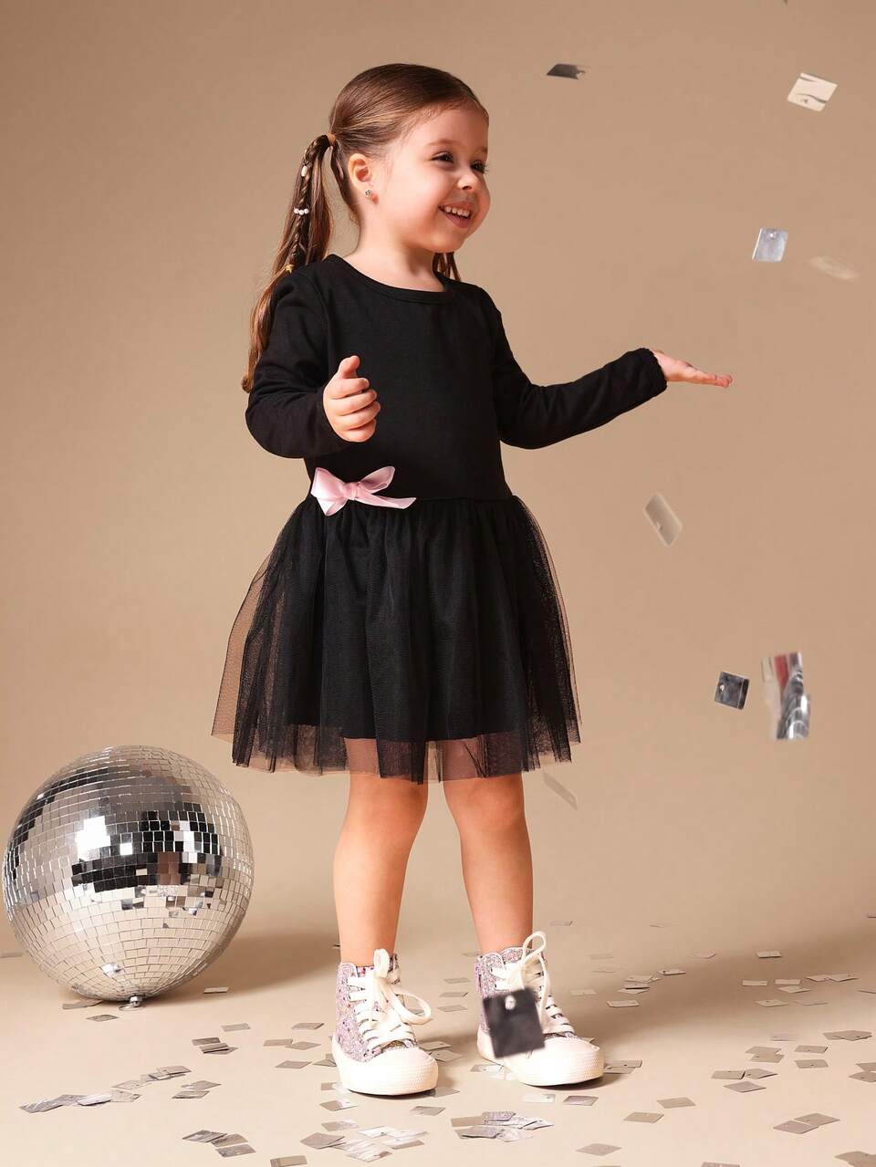 Langärmliges Tüllkleid mit Schleife