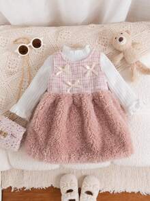 SHEIN 2 件婴儿女孩秋冬时尚甜美可爱白色长袖罗纹高领上衣搭配粉色人造毛皮拼布毛衣裙，杏色蝴蝶结装饰，适合生日派对 - 粉色 - 查看 4