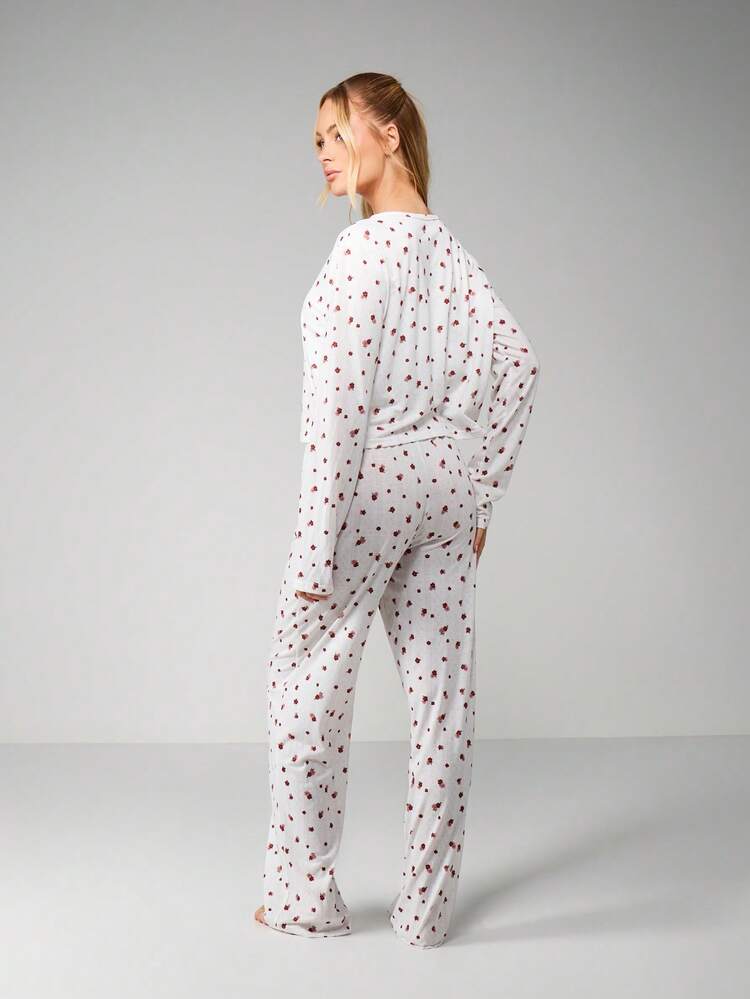 MISSGUIDED Floral Pajama Set With Long Sleeves