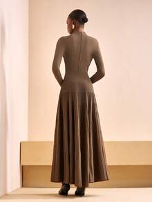 Zivah 2025秋冬新款 音乐节,复活节,圣帕特里克节,西部风,游牧风,生日派对,毕业典礼,日常休闲,百搭,休闲,邮轮旅行,海滩,日光浴,网络爆红,街头潮流,婚礼嘉宾,优雅,通勤,早午餐,机场,高领长袖A字褶皱连衣裙,咖啡色针织连衣裙 - 咖啡棕 - 查看 2