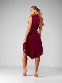 MISSGUIDED Đầm midi satin không tay cổ cao với vạt bất đối xứng, thích hợp cho tiệc tối. - màu nâu - Xem 2