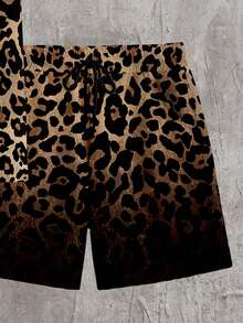 StoneGrade Set de 2 prendas: Camisa de manga corta oversize con estampado degradado de leopardo y pantalón corto a juego para hombre - Multicolor - Ver 4