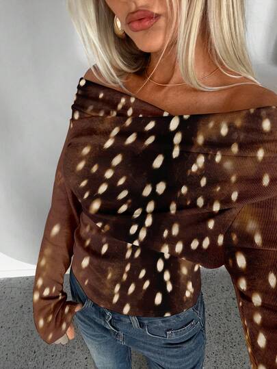 Aloruh Women's Casual Versatile Sexy Christmas Deer Pattern Drape Fitted Long Sleeve T-Shirt, Suitable For Autumn/Winter, Everyday Wear, Boho Vacation, Music Festival, Chill Autumn, Autumn Top, Brown Long Sleeve Top