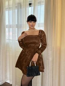 Flirla 大码女式方领长袖蕾丝后系带优雅连衣裙，秋冬 - 咖啡棕 - 查看 4