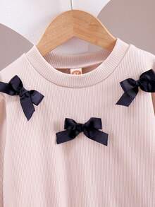 SHEIN Genkimix Kids 2pcs/Set Young Girl Casual Cute Knit Sweatshirt Set, Long Sleeve Bow Top & Black Pleated Skirt, Suitable For Holiday, Autumn