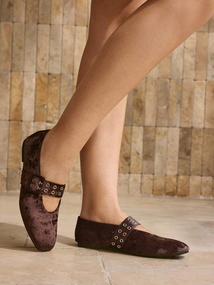 VINTAGE MARY JANE BALLET FLATS