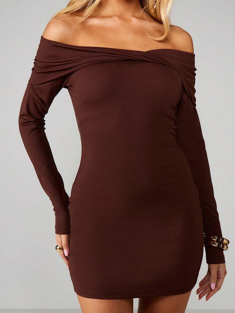 MISSGUIDED Off-Shoulder Bodycon-Minikleid mit langen Ärmeln, Bardot-Ausschnitt und Twist-Detail für Abendpartys