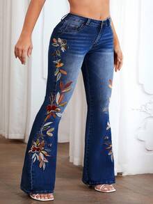 Slaydiva Plus Size Casual Washed Floral Embroidered Flare Jeans - Blue - View 3