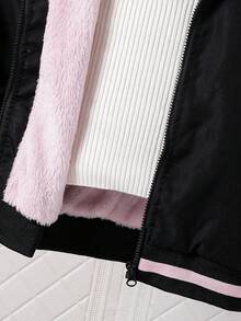 SHEIN Explorewe Jaqueta feminina preta com forro térmico e letras bordadas, ideal para passeios, viagens e uso diário. Confortável e perfeita para a volta às aulas. Jaqueta com capuz para meninas, jaqueta de inverno preta, jaqueta de fleece rosa e jaqueta com capuz para meninas. - Preto - Ver 5