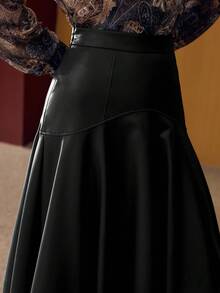 MOTF PREMIUM 女士秋冬高腰PU皮革喇叭裙 - 黑色 - 查看 2