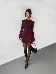 vestido rojo elegante, cuello alto, ajustado, puños acampanados, patrón moneda vintage. Ideal para San Valentín, Año Nuevo Chino, citas y fiestas. - Burdeos - Ver 5