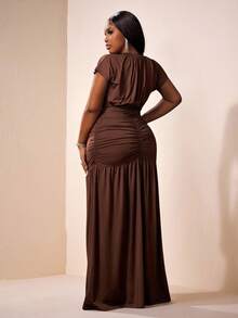 Veslaya Vestido sexy de manga corta con cuello redondo, plisado lateral y bajo con abertura, adecuado para mujer de talla grande en ocasiones casuales, diarias, citas, viajes, trabajo, elegante y playa, apto para otoño, invierno, primavera y verano - Marrón - Ver 2