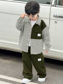 SHEIN 2 件套年轻男童舒适日常穿着宽松韩版时尚条纹长袖衬衫和裤子套装，适合春季、夏季、秋季、冬季、日常穿着、运动、郊游、上学、派对、节日、拍照、返校季 - 軍綠色 - 查看 5