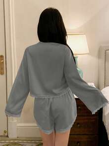 DAZY 浪漫蕾丝拼接缎面系带上衣和超短裤睡衣套装，女士冬季服装