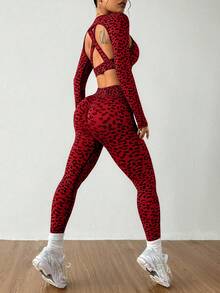 Dewbera Bộ đồ thể thao áo crop top tay dài họa tiết da báo cho nữ kèm áo ngực xoắn và quần legging - Đỏ - Xem 4