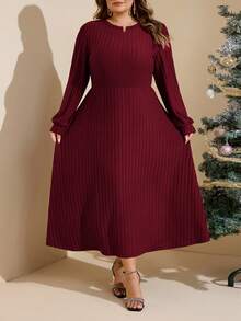 SHEIN CURVE+ Geripptes Strickkleid mit Rundhalsausschnitt in Große Größen, Weinrot, Weihnachtsparty - Bordeaux - Übersicht 5